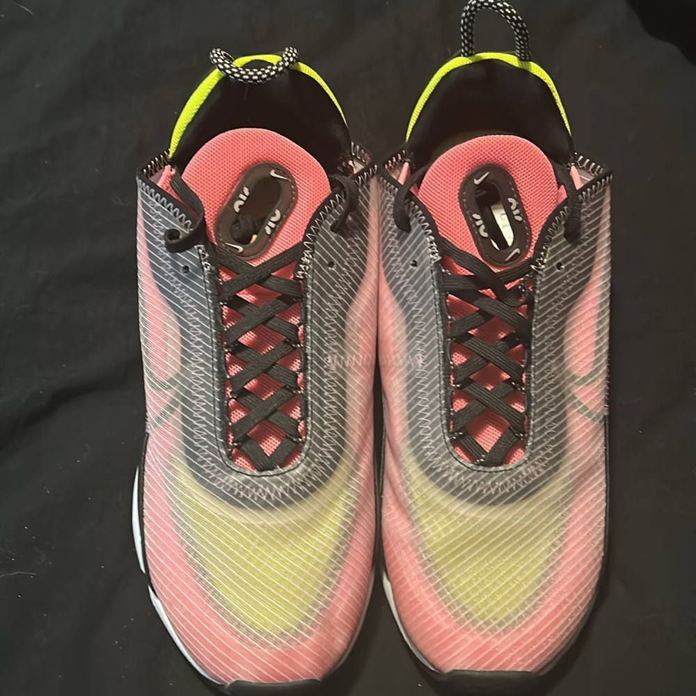 EUC NIKE Air Max 80’s inspired Pink and Black Athletic Sneakers